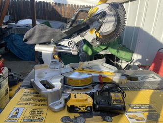 DEWALT 20 Volt MAX Cordless 7 1 4 in. Sliding Miter Saw with 1