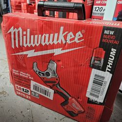 Milwaukee

M12 12V Lithium-lon Cordless PVC Shear Kit with One 1.5 Ah Battery Charger and Hard Case