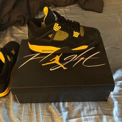 Jordan 4 Retro Thunder 2023 Size 12