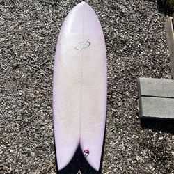 Surfboard Vernor Twin Fin Fish 5’10” Like New