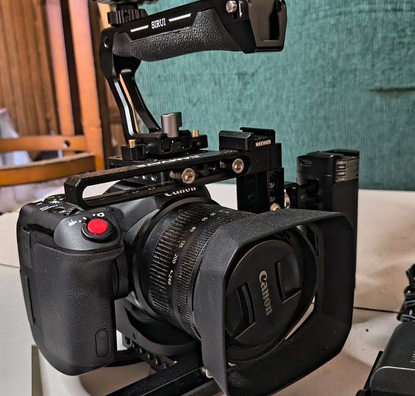 Canon XC10 4K Camera 24-240 Zoom Lens