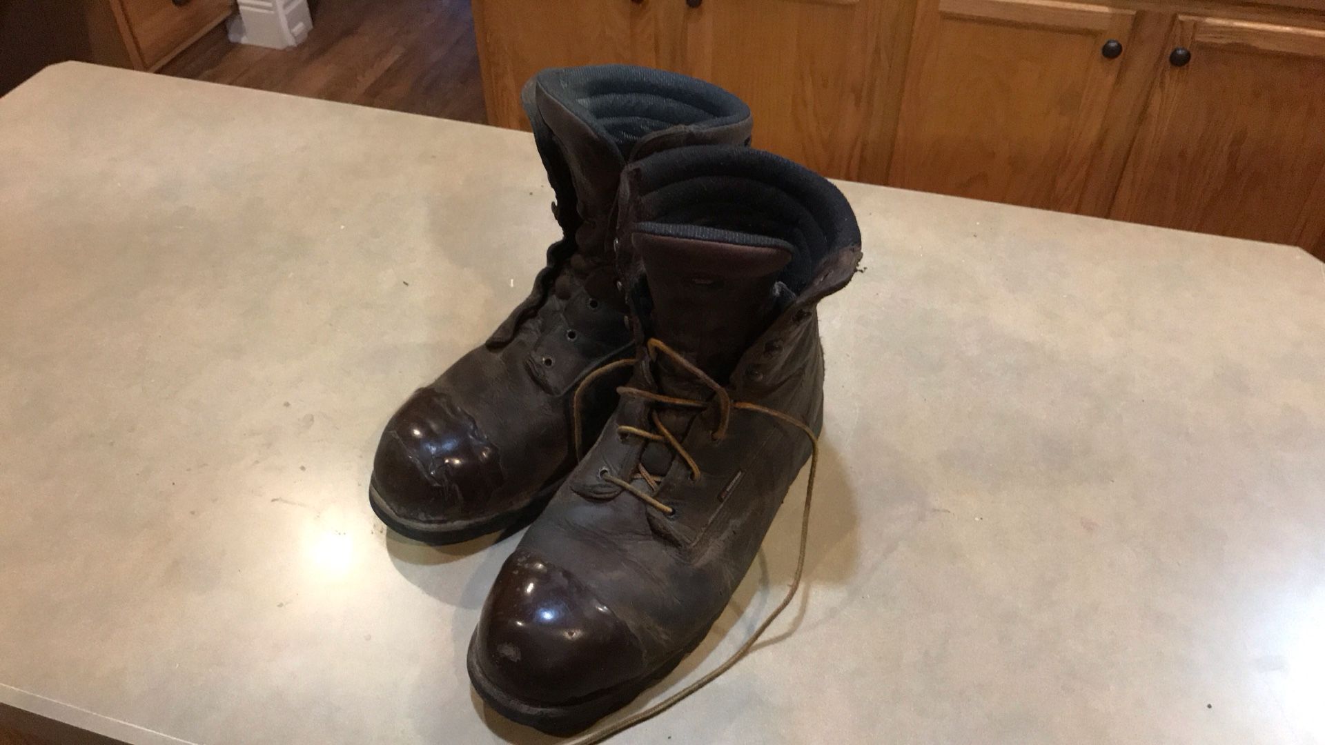 Red Wing Size 12D Insulated Boots 