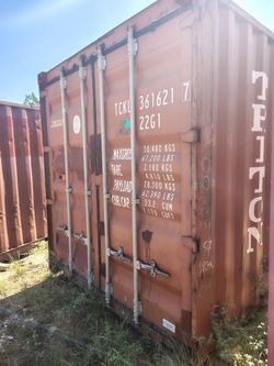 Moving? Need Storage? Shipping Containers are the solution! 🤩 Message for a FREE quote!