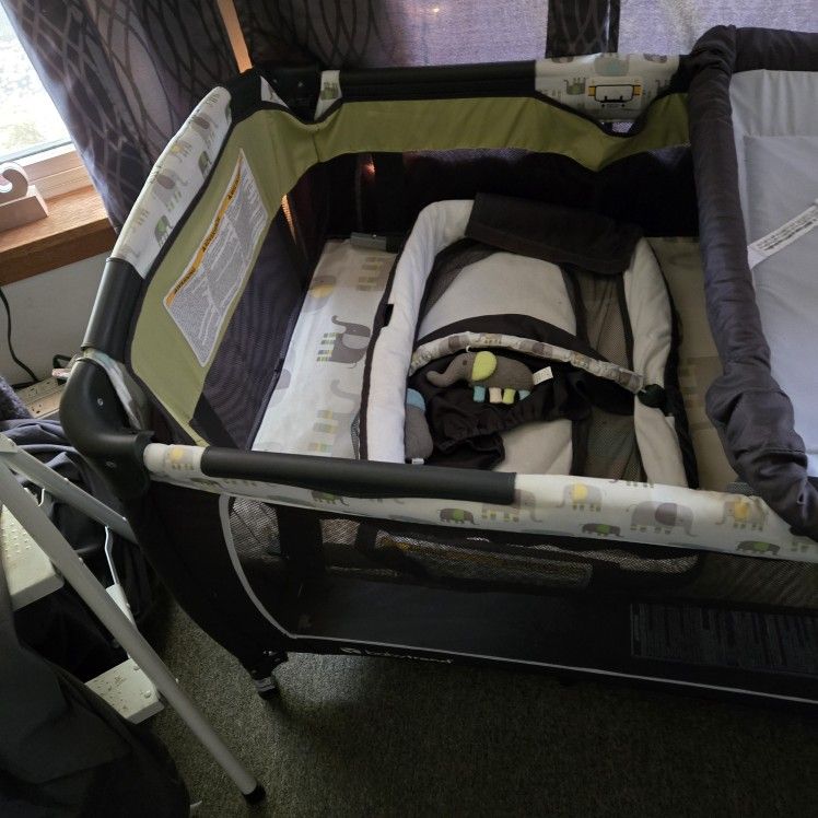 Playpen/ Changing Table Great Condition