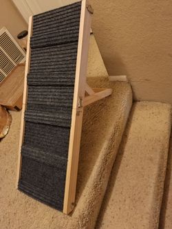 Foldable wooden dog ramp