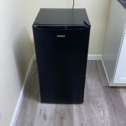 Galanz mini fridge 