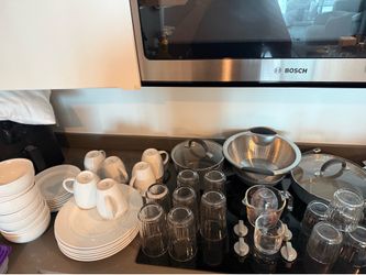 Kitchen Ware - Everything pictured + cutlery