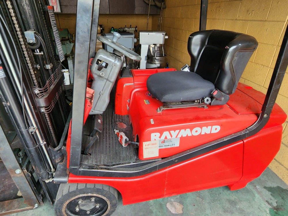 Forklift Electrico De 4000 Libras De Capasidad De 3 Estensiones
