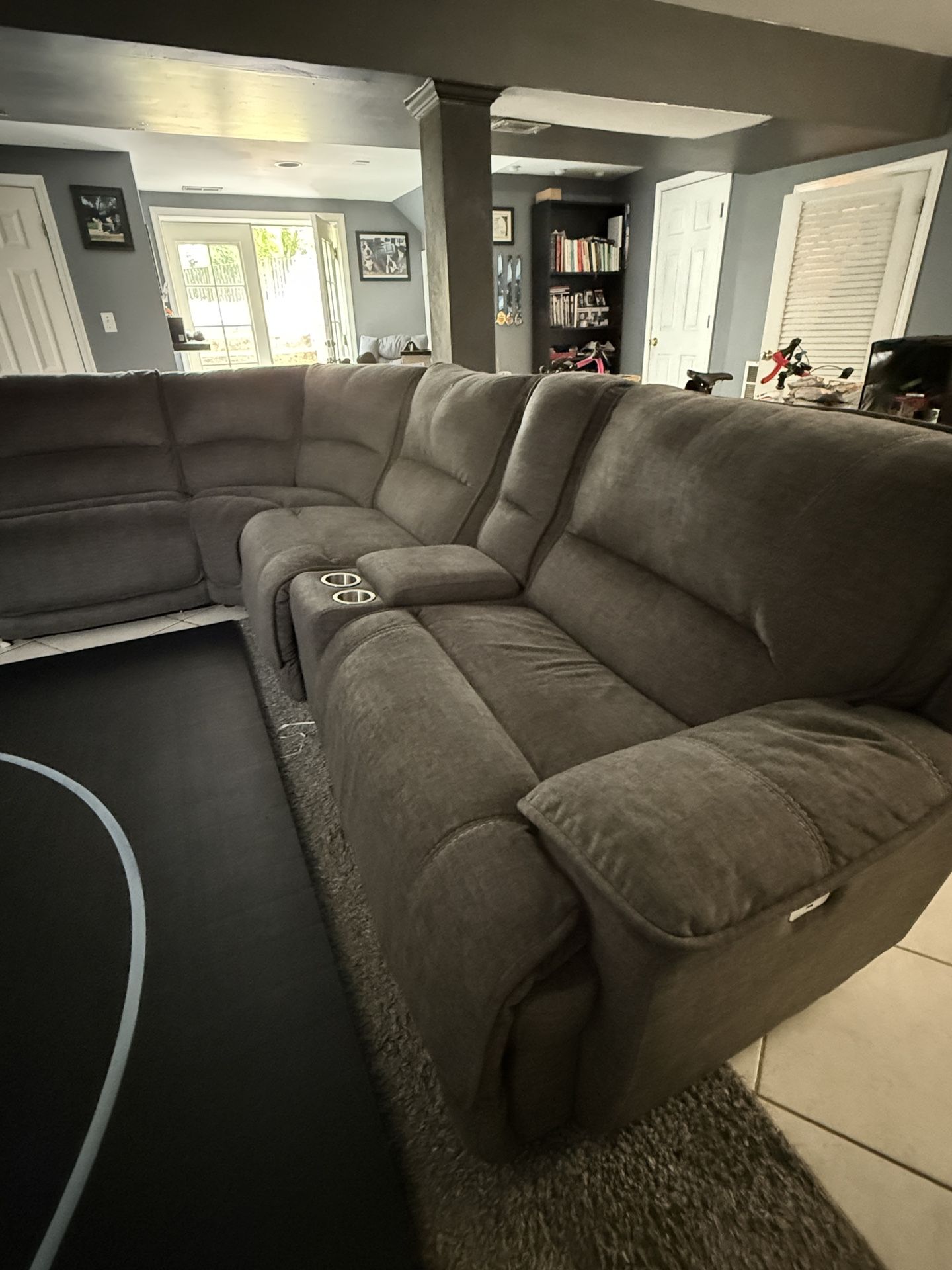 6 Person Sofa w/ Electric Recliner