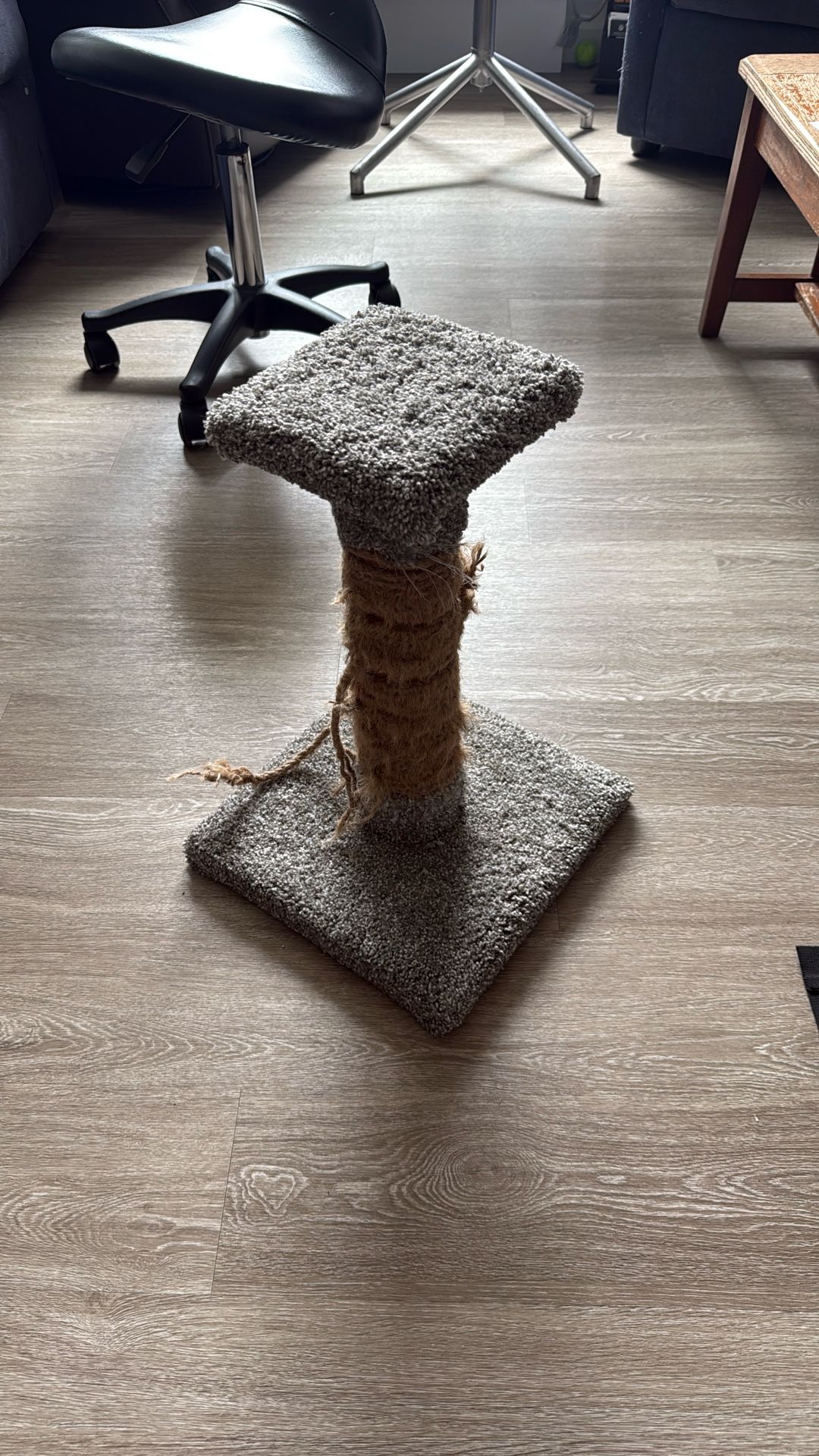 Cat Claw Post