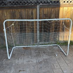 Free Soccer Net  (5 by 4 ft)