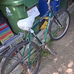 BIKE FOR PARTS $25 PICK UP IN SUN VALLEY