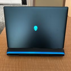 Alienware 16 – Ultra 9 / RTX 5060 / 32GB / 240Hz | OPEN BOX (Like New)