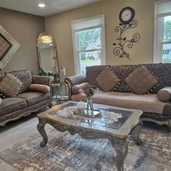 Great Condition Living Room Furniture 