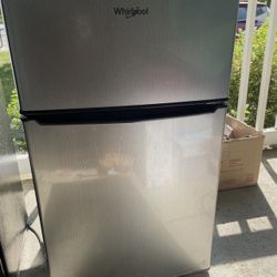 Whirlpool Mini Fridge And Freezer 