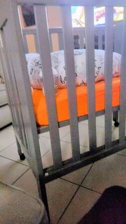 Mini grey crib