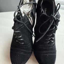 Black High heel Shoes, Size 8