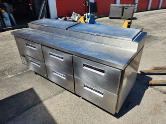 Commercial Restaurant Hoshizaki Raised Rail Pizza Prep Table with Drawers

Dimensions: 93" W x 32.25" D x 43.5" H
Net capacity of 30 cubic feet
Innova