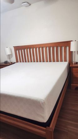 Simply Amish King Bedroom - Perfect Condition