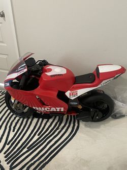 PEG PEREGO DUCATI GP (12 VOLT) 🔥 BRAND NEW!!