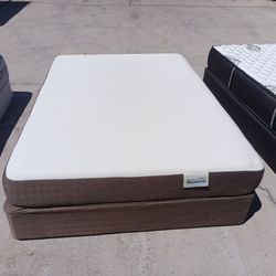 Full size memory foam mattress and box spring