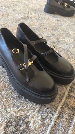 Shoe