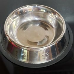 Pet Bowl Non-Skid Stainless Steel Bowl In Good Clean Condition 5.5" Top , 8.25" Base 

Holds Upto 3 Cups. 