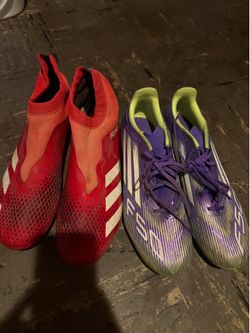 Soccer shoes