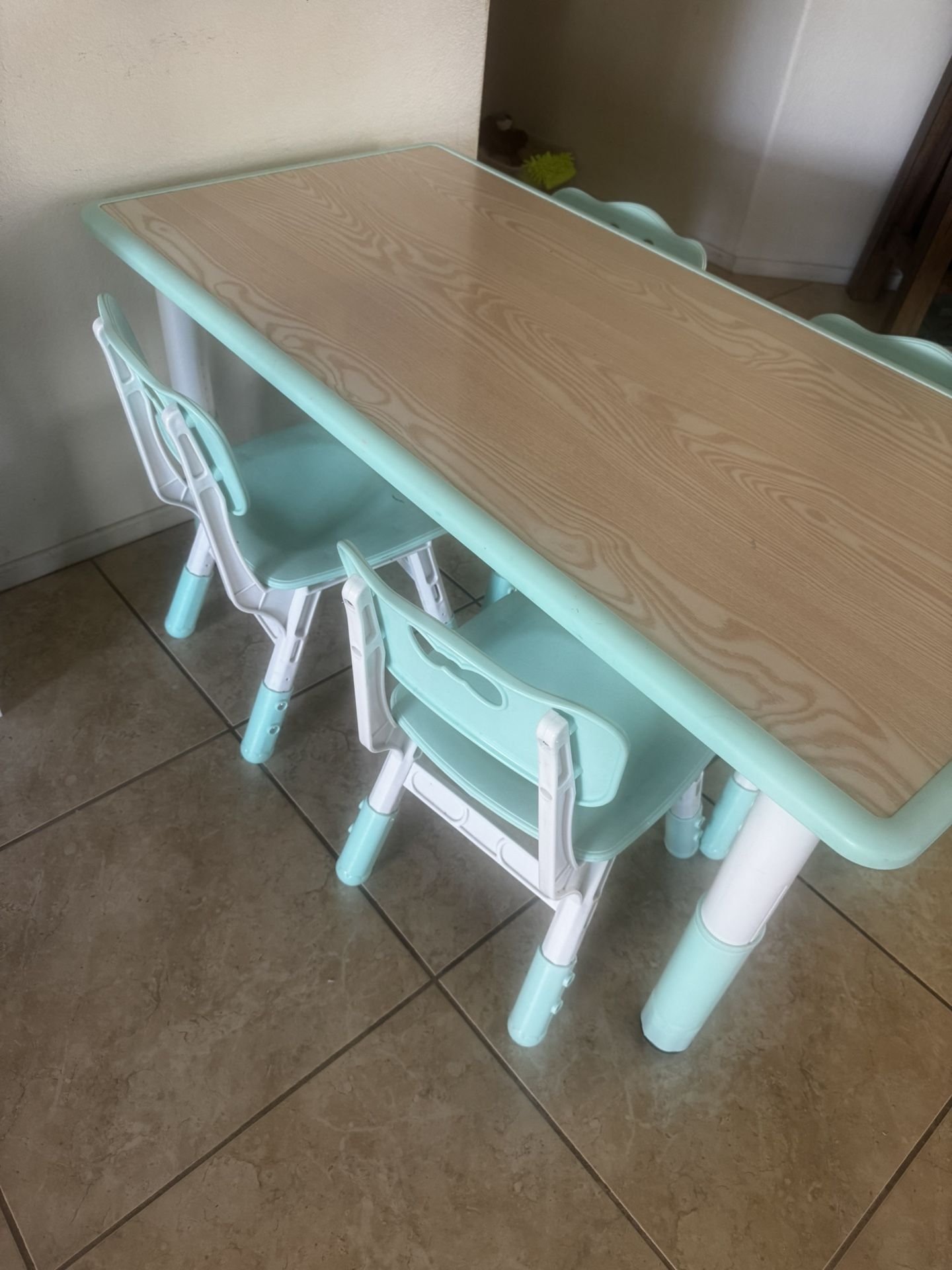 Kids Table And Chairs 