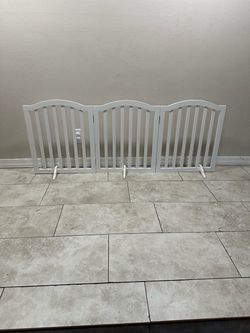 Freestanding Pet Gate
