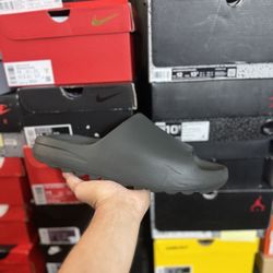 Adidas Yeezy Slate Grey Slide size 12 USED