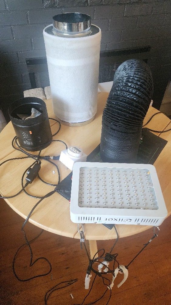 Growing Light With Cooling Air Duct