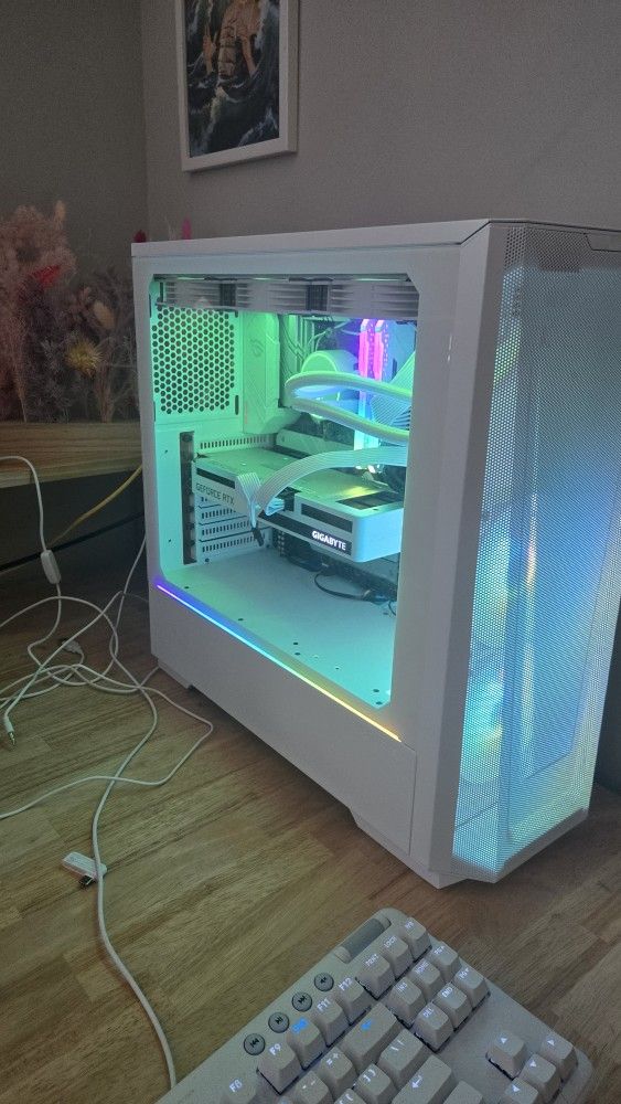 High End Whiteout Gaming/Streaming PC