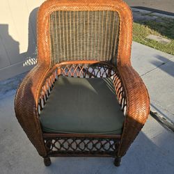 BEAUTIFUL  WICKER CHAIR GOOD CONDITION 