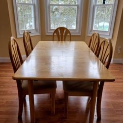 Sturdy Claasic Oak Wood Dining Table And Chairs. Offers Acceptable!