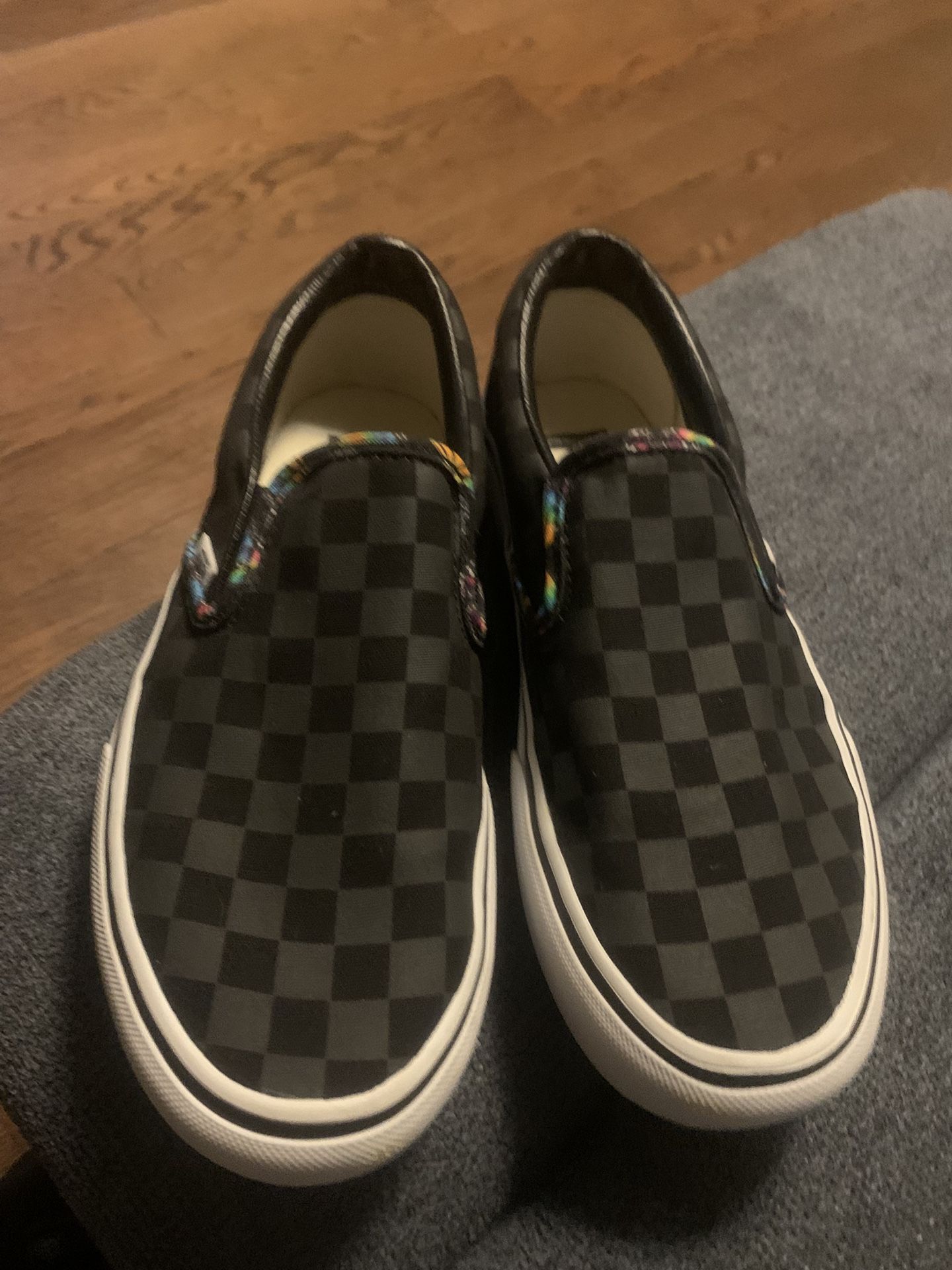 black checkered design vans