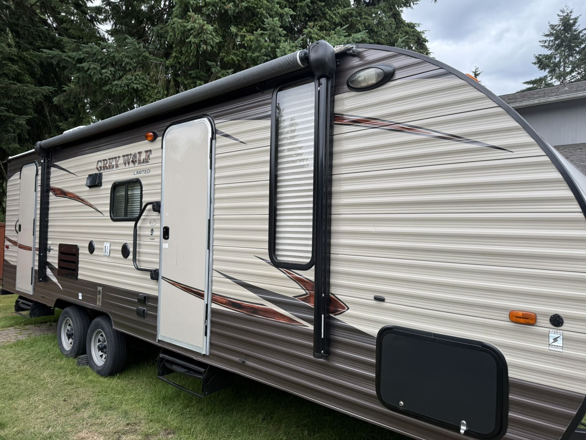 2016 Grey Wolf limited Bunkhouse Travel Trailer 29FT 