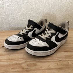 Kids nike size 2, $5