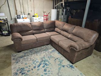 Signature Design by Ashley Bladen 2 Piece Sectional