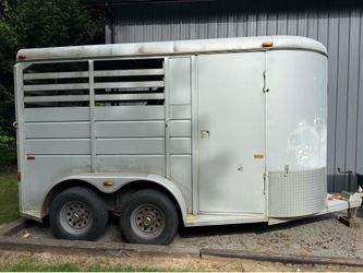 2 Horse slant with tack room.