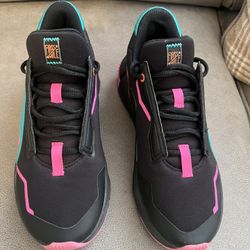 Puma Shoes Size 6 Woman’s 