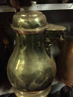 Double Hinged Thumb Latch Open Man-in-the-Spout Pitcher