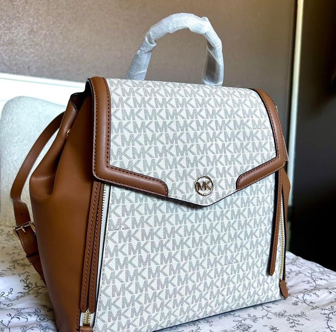 Michael Kors Freya Medium Bag