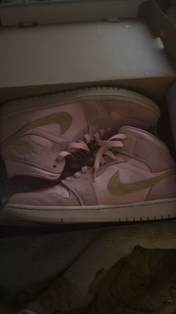 Jordan 1 mid  Coral gold