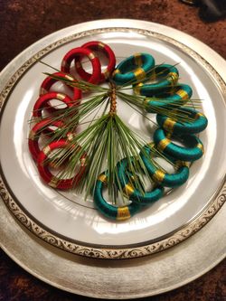 Napkin rings: Red and Green with gold accents, Christmas déco