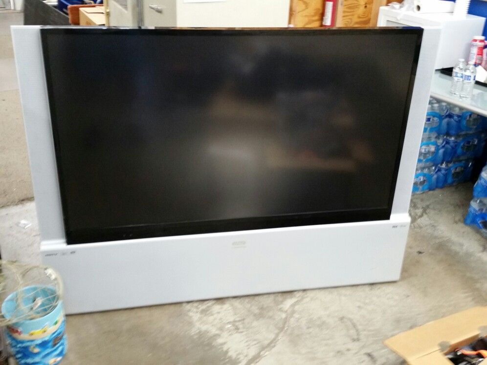 In Focus Screenplay 61 MD 10. T.V.