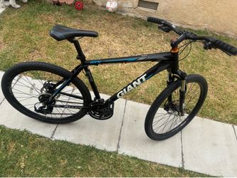 Giant 27.5 Mountain bike.