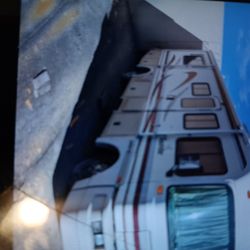 MOTOR RV BINDER OVER 20 FOOTER RUNS PARK AT RV STORAGE NEEDS CLEANING