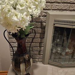 2 Tone Vase With Flowers