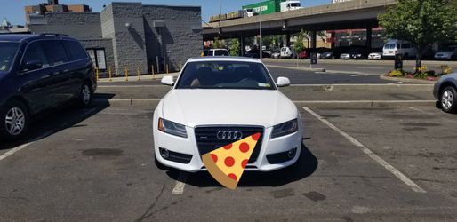 White Audi a5 coupe 2009
